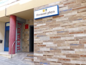3_w4off08xip_monqar_playa_fachada_entrada (8).jpg